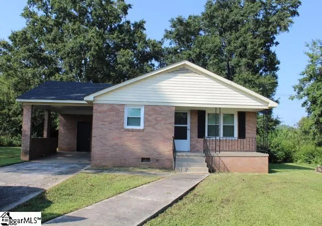 Photo 1 of Single family home for sale at 86 Grove St, Clinton, SC 29325 | MLS# 1601059 | Listing updated on 2026-09-28