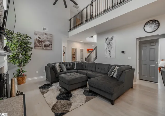 Photo 3 of Single family home for sale at 4 Ashwyn Ct, Simpsonville, SC 29680 | MLS# 1589827 | Listing updated on 2026-09-15