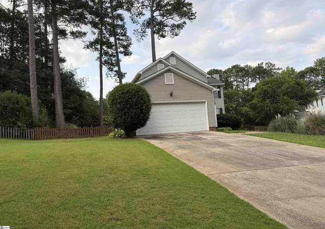 Photo 2 of Sale Pending at 303 Adirondack Wy, Simpsonville, SC 29681 | MLS# 1596425 | Listing updated on 2026-10-05