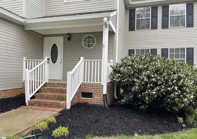 Photo 3 of Sale Pending at 303 Adirondack Wy, Simpsonville, SC 29681 | MLS# 1596425 | Listing updated on 2026-10-05
