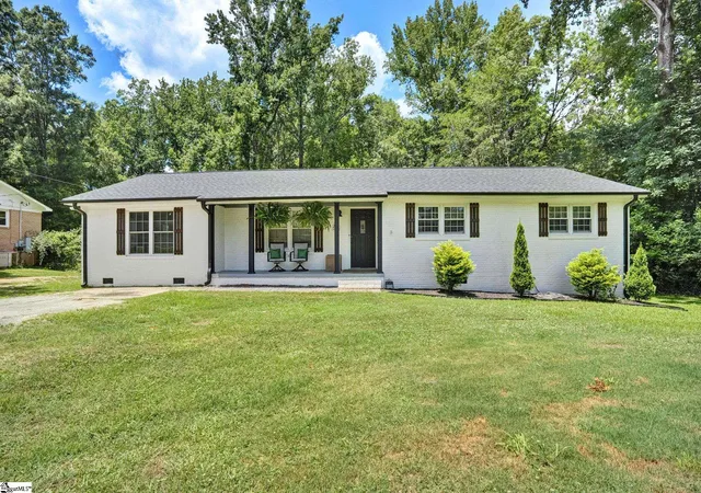 Homes for sale in Clinton, SC | 273 Sunset Blvd, Clinton, SC 29325 | MLS# 1596043