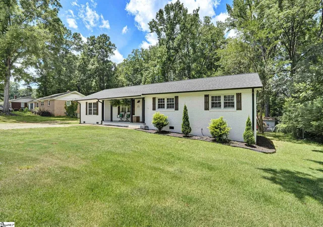 Homes for sale in Clinton, SC | 273 Sunset Blvd, Clinton, SC 29325 | MLS# 1596043