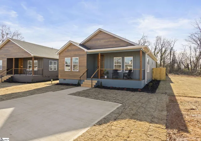 Photo 3 of Sale Pending at 13 Shubuta Ct, Greenville, SC 29617 | MLS# 1598344 | Listing updated on 2026-08-18