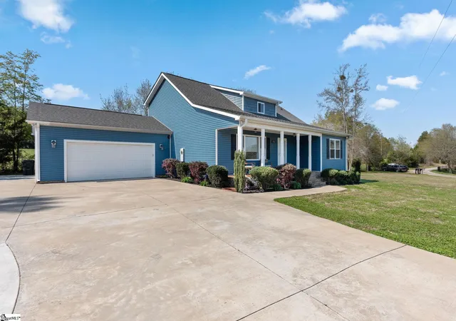 Photo 3 of Single family home for sale at 2762 Allen Bridge Rd, Fountain Inn, SC 29644 | MLS# 1594109 | Listing updated on 2026-09-12