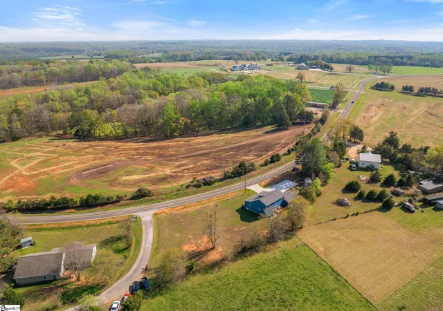 Homes for sale in Fountain Inn, SC | 2762 Allen Bridge Rd, Fountain Inn, SC 29644 | MLS# 1594109
