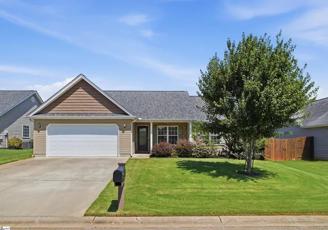 Photo 2 of Sale Pending at 253 Sleepy River Rd, Simpsonville, SC 29681 | MLS# 1602323 | Listing updated on 2026-09-01