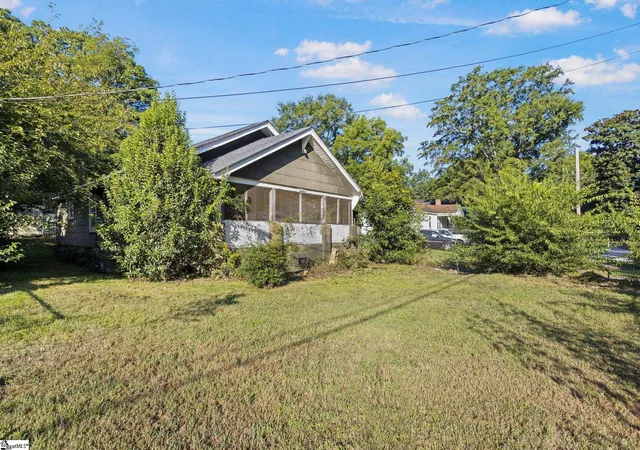 Photo 3 of Single family home for sale at 219 Heatherly Dr, Greenville, SC 29611 | MLS# 1601819 | Listing updated on 2026-09-02