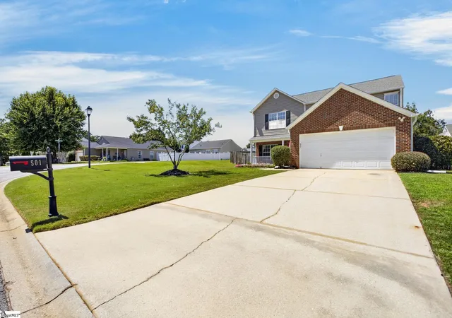 Photo 2 of Single family home for sale at 501 Westbury Wy, Simpsonville, SC 29680 | MLS# 1602373 | Listing updated on 2026-09-17