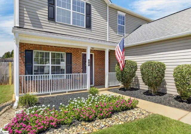 Photo 3 of Single family home for sale at 501 Westbury Wy, Simpsonville, SC 29680 | MLS# 1602373 | Listing updated on 2026-09-17