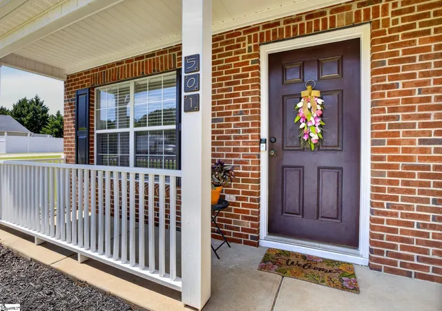 Photo 4 of Single family home for sale at 501 Westbury Wy, Simpsonville, SC 29680 | MLS# 1602373 | Listing updated on 2026-09-17