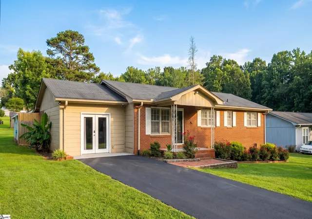 Photo 1 of Single family home for sale at 254 Fairhill Dr, Wellford, SC 29385 | MLS# 1598055 | Listing updated on 2026-09-11