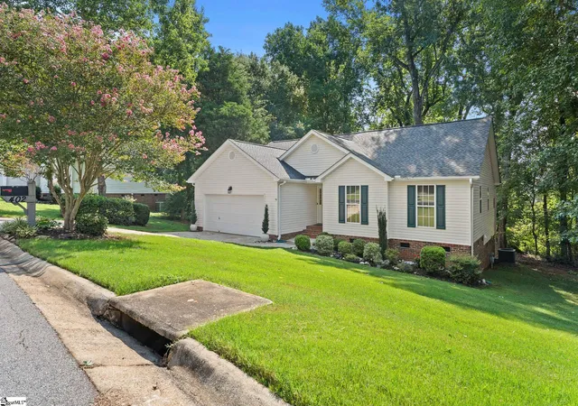 Photo 2 of Single family home for sale at 402 Windy Meadow Wy, Simpsonville, SC 29680 | MLS# 1600668 | Listing updated on 2026-09-12