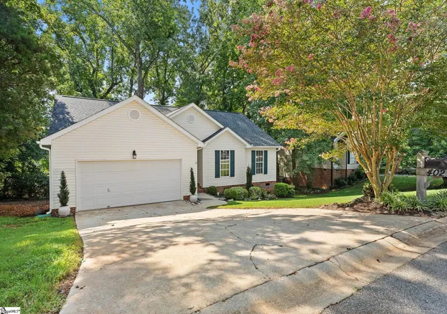 Photo 3 of Single family home for sale at 402 Windy Meadow Wy, Simpsonville, SC 29680 | MLS# 1600668 | Listing updated on 2026-09-12
