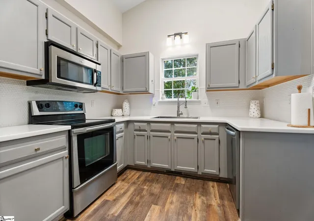 Photo 3 of Single family home for sale at 402 Windy Meadow Wy, Simpsonville, SC 29680 | MLS# 1600668 | Listing updated on 2026-09-12