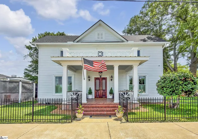 Photo 1 of Single family home for sale at 109 W Curtis St, Simpsonville, SC 29681 | MLS# 1591414 | Listing updated on 2026-08-13