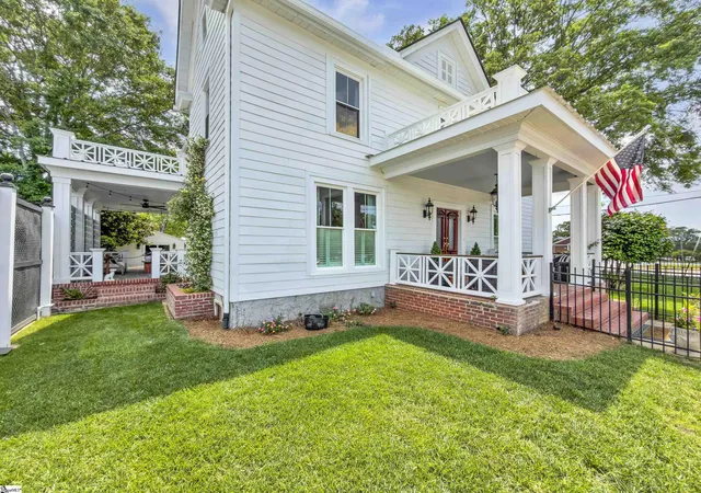 Photo 2 of Single family home for sale at 109 W Curtis St, Simpsonville, SC 29681 | MLS# 1591414 | Listing updated on 2026-08-13