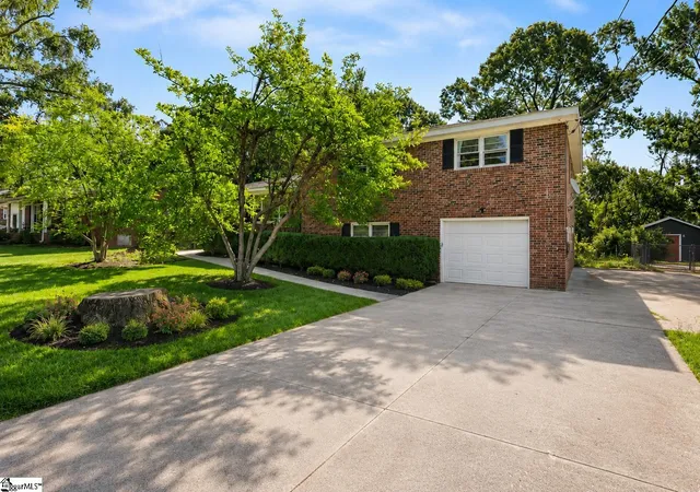 Photo 2 of Single family home for sale at 132 Trent Dr, Taylors, SC 29687 | MLS# 1601134 | Listing updated on 2026-08-27