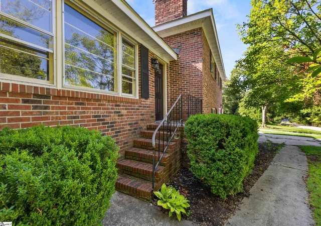 Photo 3 of Single family home for sale at 132 Trent Dr, Taylors, SC 29687 | MLS# 1601134 | Listing updated on 2026-08-27