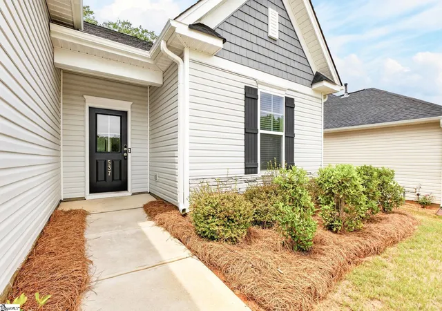 Photo 3 of Single family home for sale at 537 Clairbrook Ct, Greer, SC 29651 | MLS# 1595808 | Listing updated on 2026-10-26