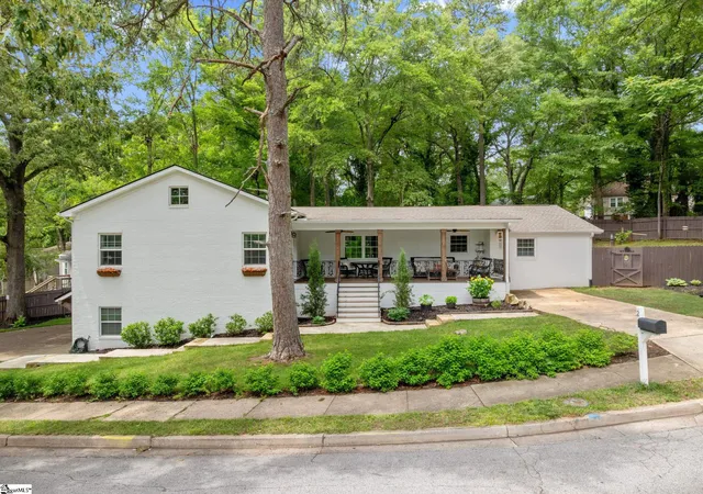 Photo 2 of Single family home for sale at 2 Prancer Ave, Greenville, SC 29605 | MLS# 1593198 | Listing updated on 2026-07-13