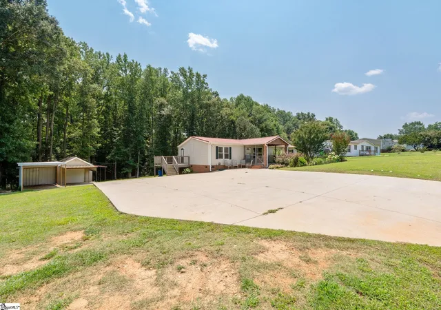 Photo 3 of Manufactured home for sale at 128 Kentmont Ln, Greer, SC 29651 | MLS# 1599370 | Listing updated on 2026-07-31