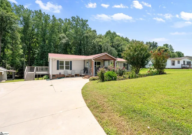 Photo 3 of Manufactured home for sale at 128 Kentmont Ln, Greer, SC 29651 | MLS# 1599370 | Listing updated on 2026-09-30