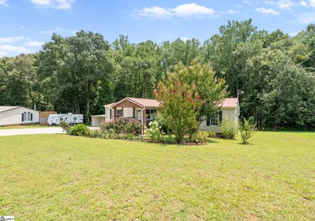 Photo 4 of Manufactured home for sale at 128 Kentmont Ln, Greer, SC 29651 | MLS# 1599370 | Listing updated on 2026-09-30