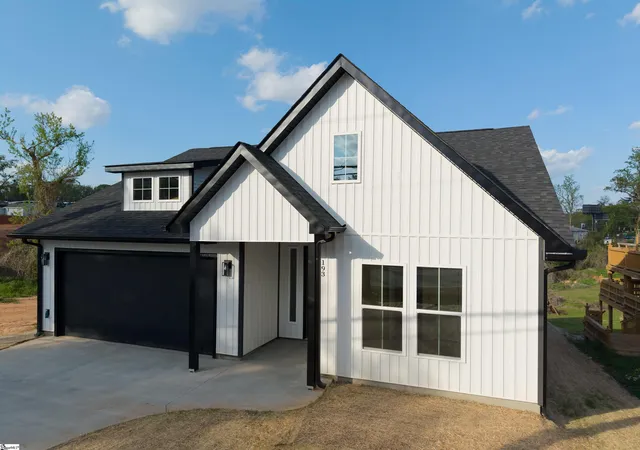 Photo 3 of Single family home for sale at 193 Wood St, Spartanburg, SC 29303 | MLS# 1598822 | Listing updated on 2026-07-29