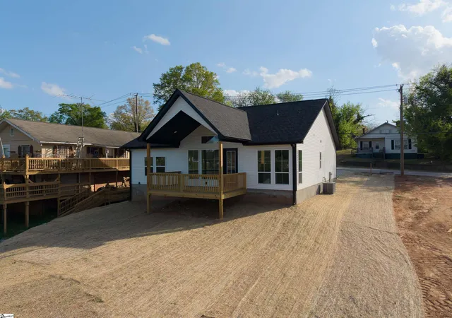 Photo 3 of Single family home for sale at 193 Wood St, Spartanburg, SC 29303 | MLS# 1598822 | Listing updated on 2026-07-29