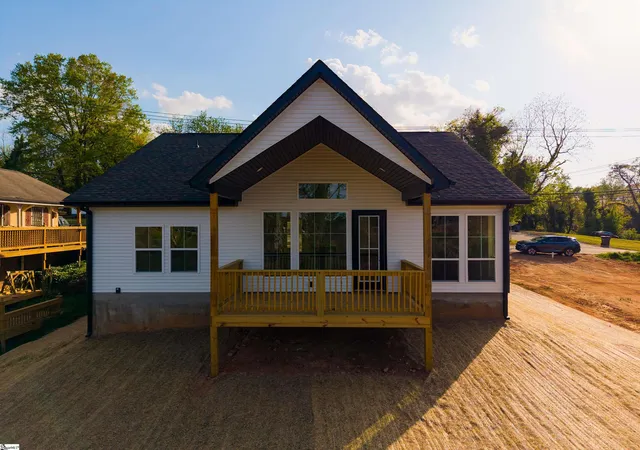 Photo 4 of Single family home for sale at 193 Wood St, Spartanburg, SC 29303 | MLS# 1598822 | Listing updated on 2026-07-29