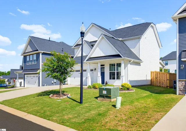Photo 3 of Single family home for sale at 409 River Trace Loop, Simpsonville, SC 29680 | MLS# 1599523 | Listing updated on 2026-08-27