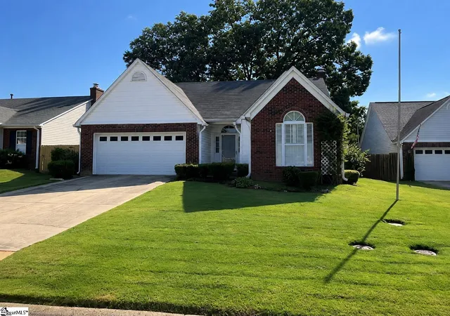 Photo 2 of Single family home for sale at 109 S Banyan Ct, Taylors, SC 29687 | MLS# 1602294 | Listing updated on 2026-09-01