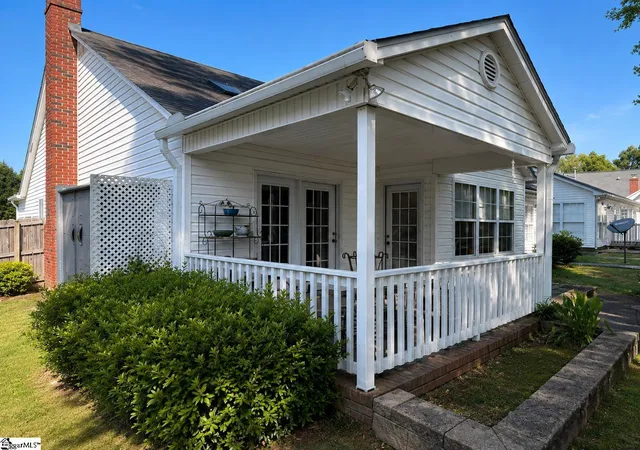 Photo 3 of Single family home for sale at 109 S Banyan Ct, Taylors, SC 29687 | MLS# 1602294 | Listing updated on 2026-09-01