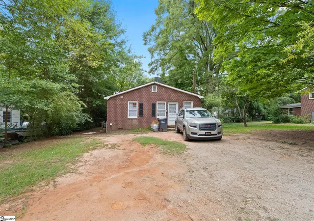 1st image of 305 Southview Dr, Laurens, SC 29360 | MLS# 1600215