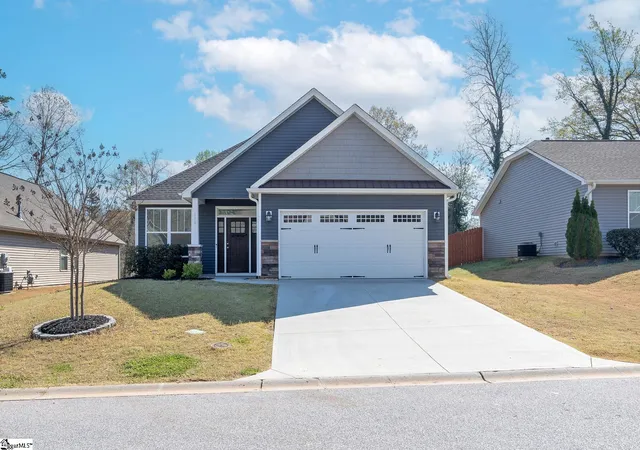 Photo 1 of Single family home for sale at 110 Forest Ridge Wy, Greenville, SC 29617 | MLS# 1586375 | Listing updated on 2026-04-02