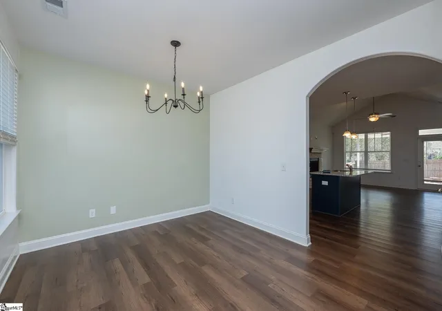 Photo 3 of Single family home for sale at 110 Forest Ridge Wy, Greenville, SC 29617 | MLS# 1586375 | Listing updated on 2026-04-02