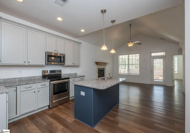 Photo 4 of Single family home for sale at 110 Forest Ridge Wy, Greenville, SC 29617 | MLS# 1586375 | Listing updated on 2026-04-02