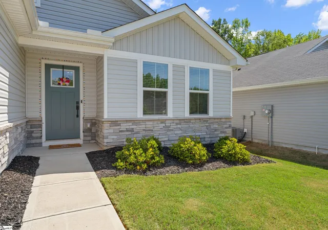 Photo 2 of Single family home for sale at 122 Southwell St, Woodruff, SC 29388 | MLS# 1590948 | Listing updated on 2026-09-11