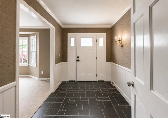 Photo 2 of Single family home for sale at 7 Coventry Rd, Greenville, SC 29615 | MLS# 1594397 | Listing updated on 2026-09-07