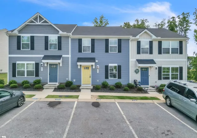 Homes for sale in Greer, SC | 205 Becky Don Dr, Greer, SC 29651 | MLS# 1593529