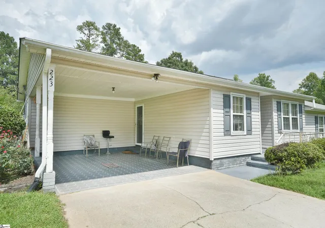 Photo 2 of Single family home for sale at 223 Redwood Dr, Easley, SC 29642 | MLS# 1601579 | Listing updated on 2026-09-04