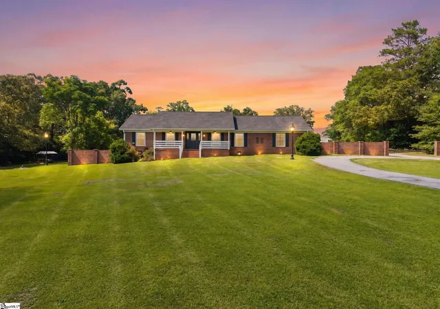 Homes for sale in Honea Path, SC | 623 W Ridgway Dr, Honea Path, SC 29654 | MLS# 1596686