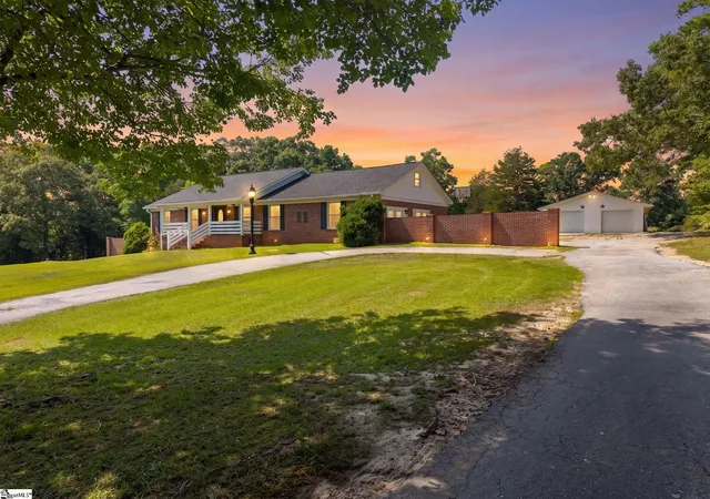 Homes for sale in Honea Path, SC | 623 W Ridgway Dr, Honea Path, SC 29654 | MLS# 1596686