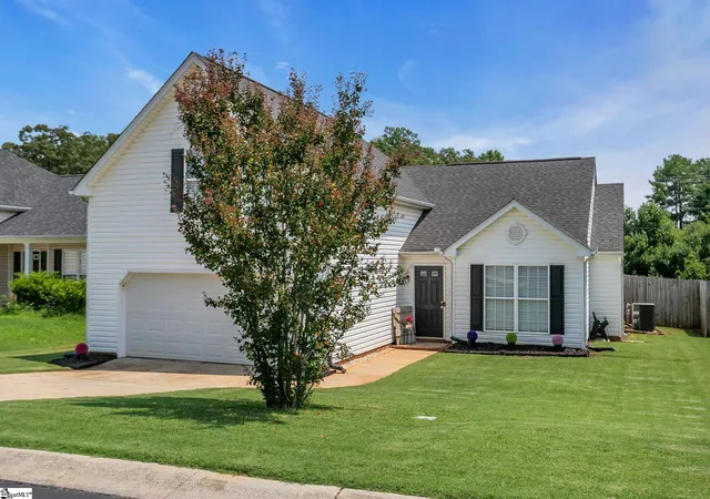 Photo 2 of Single family home for sale at 212 Clay Thorn Ct, Greer, SC 29651 | MLS# 1600708 | Listing updated on 2026-08-18