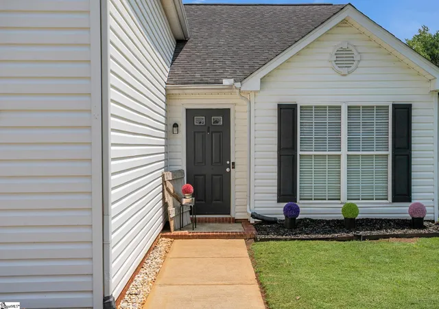 Photo 3 of Single family home for sale at 212 Clay Thorn Ct, Greer, SC 29651 | MLS# 1600708 | Listing updated on 2026-08-18