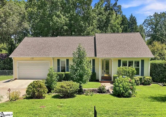 Photo 2 of Single family home for sale at 105 Hitching Post Ln, Greenville, SC 29615 | MLS# 1601820 | Listing updated on 2026-09-08