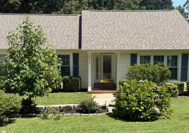 Photo 3 of Single family home for sale at 105 Hitching Post Ln, Greenville, SC 29615 | MLS# 1601820 | Listing updated on 2026-09-08