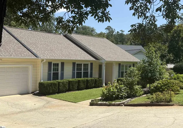 Photo 3 of Single family home for sale at 105 Hitching Post Ln, Greenville, SC 29615 | MLS# 1601820 | Listing updated on 2026-09-08