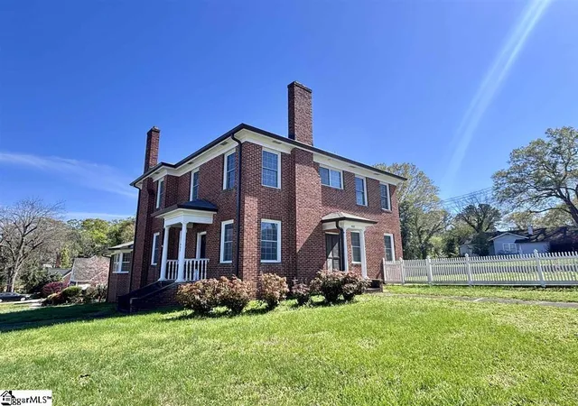 Photo 1 of Single family home for sale at 400 E Buford St, Gaffney, SC 29340 | MLS# 1592061 | Listing updated on 2026-08-28