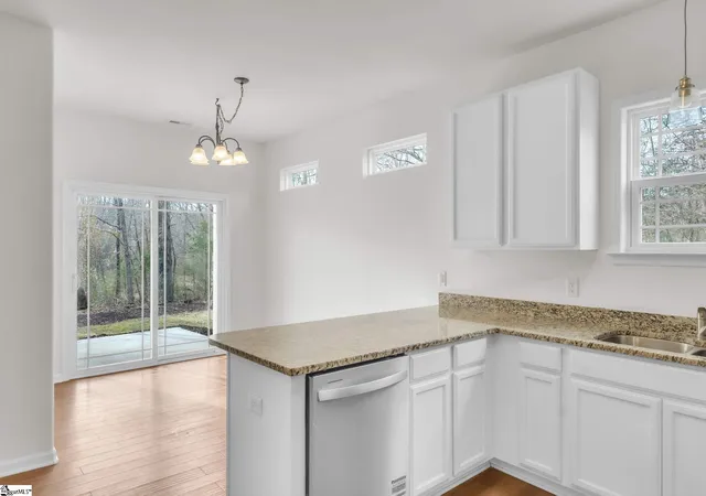 Photo 3 of Single family home for sale at 27 Collins Mills Ct, Simpsonville, SC 29681 | MLS# 1601970 | Listing updated on 2026-08-26